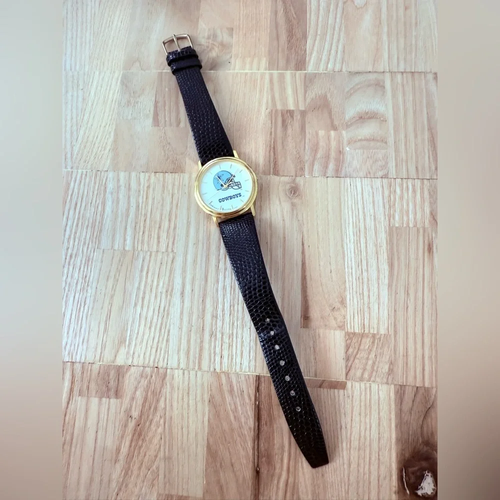 Vintage 90s Bulova NFL Dallas Cowboys gold tone black leather watch NEW BATTERY